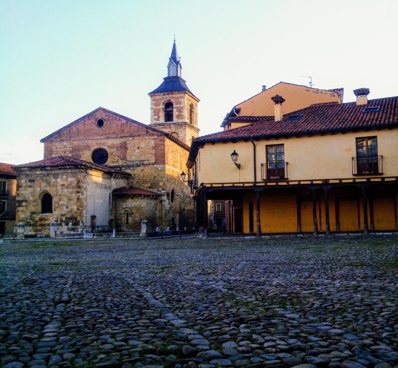 Hostal Prada Borges Hotel León Buitenkant foto